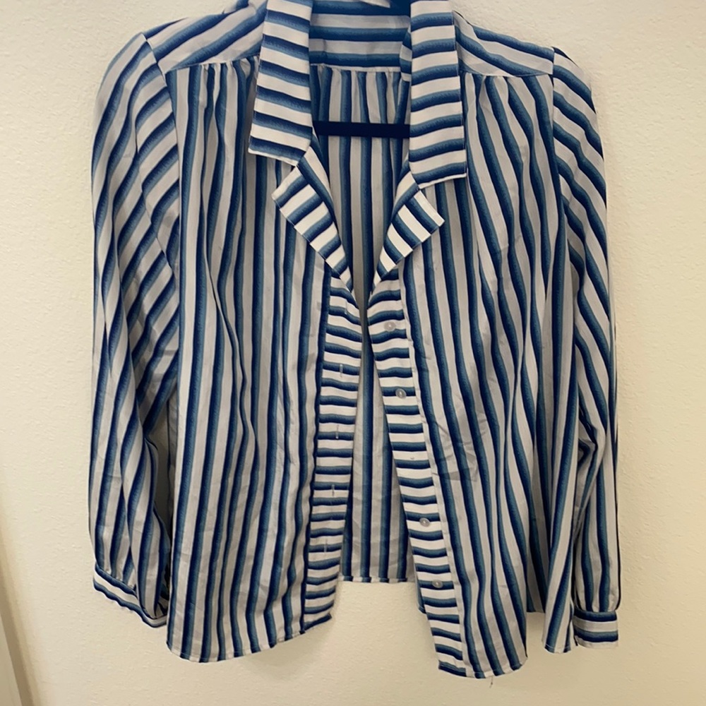 Pykettes Beautiful button down blouse